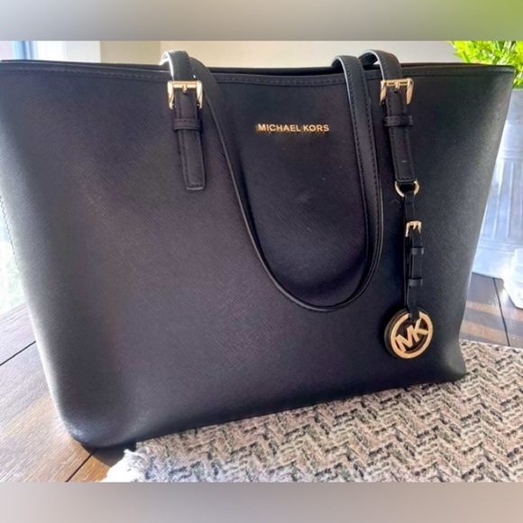 Michael Kors Handbags - Michael Kors Large Bag, Black, EUC